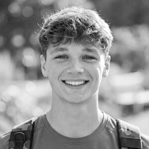Patrik Rücken Fit und Body Fit im Salzraum des Münsterle – ganzheitliches Training AN LAND für Kraft, Beweglichkeit und eine starke Körpermitte.